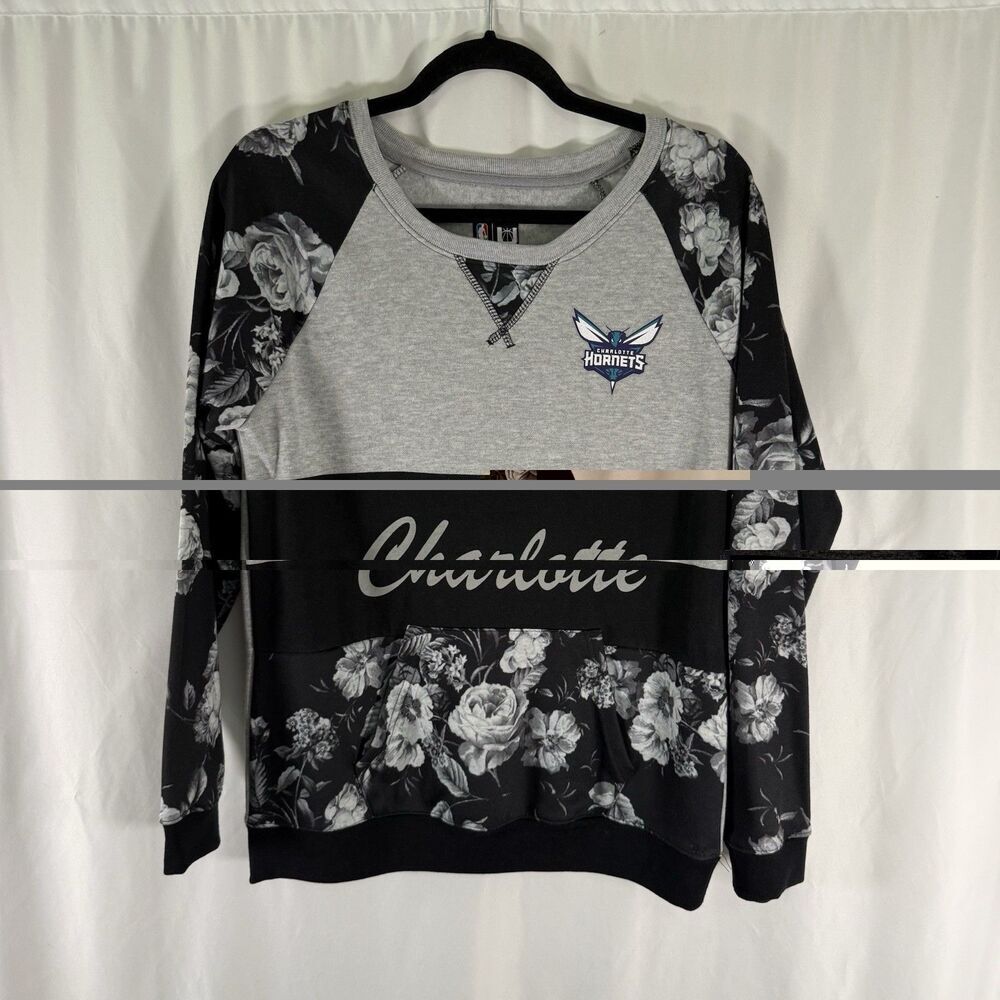 NBA Charlotte Hornets Sweater Women's Medium Grey Fleece Lined Long Sleeve Crewn